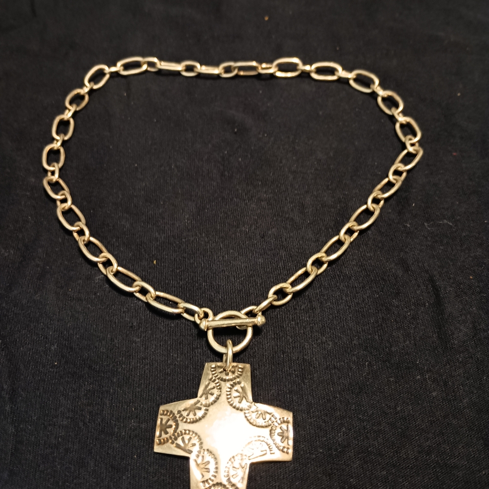 Elegant Sterling Silver Chain Necklace with Cross Pendant